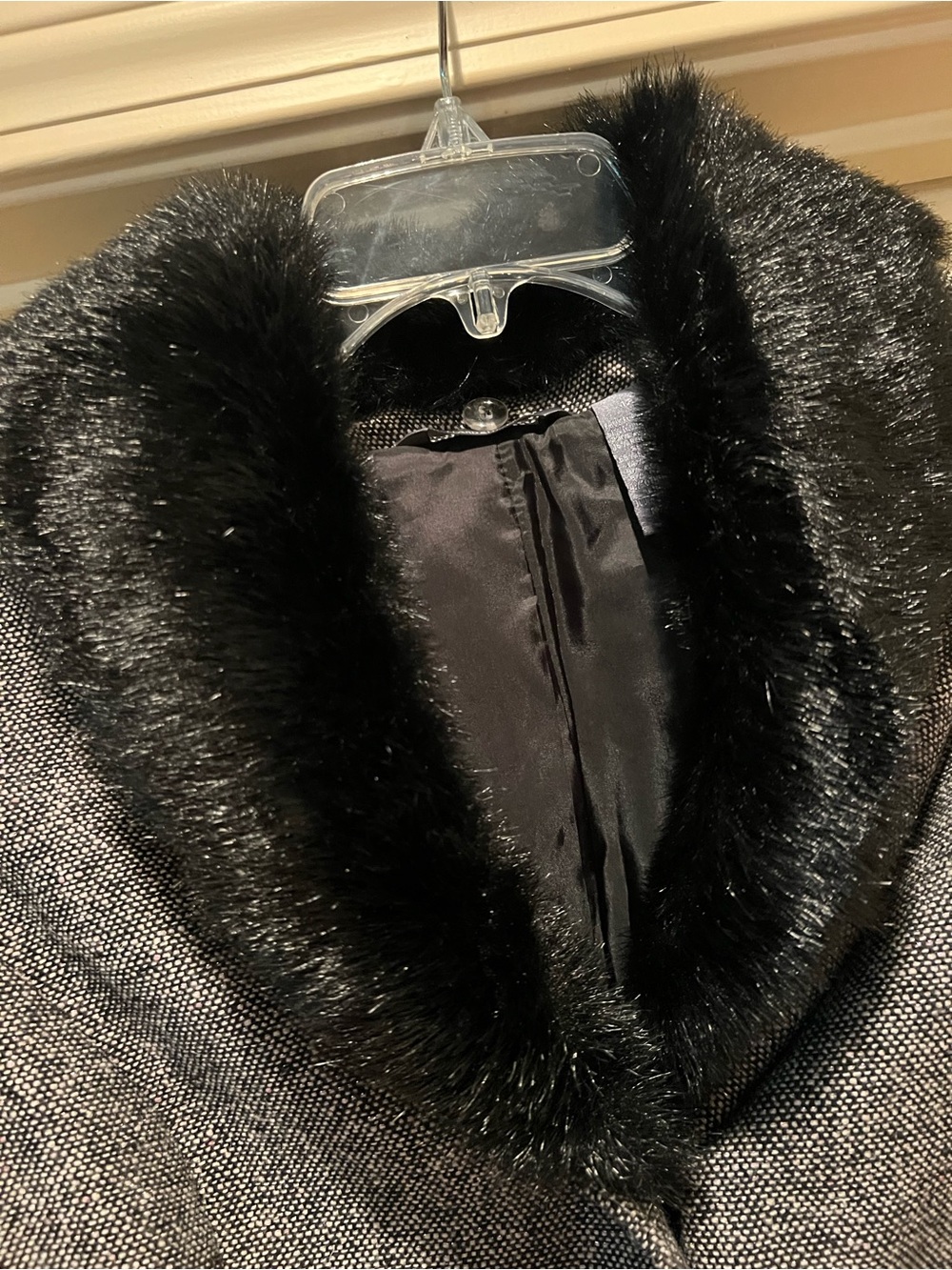 Women's Tweed Jacket with Removable Faux Fur Collar - Picture 4 of 10